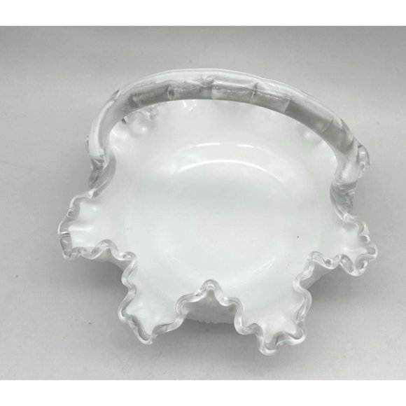 Vtg. Beautiful Patterned Silvercrest Fenton Bridal Bamboo Handled Basket - Picture 3 of 4